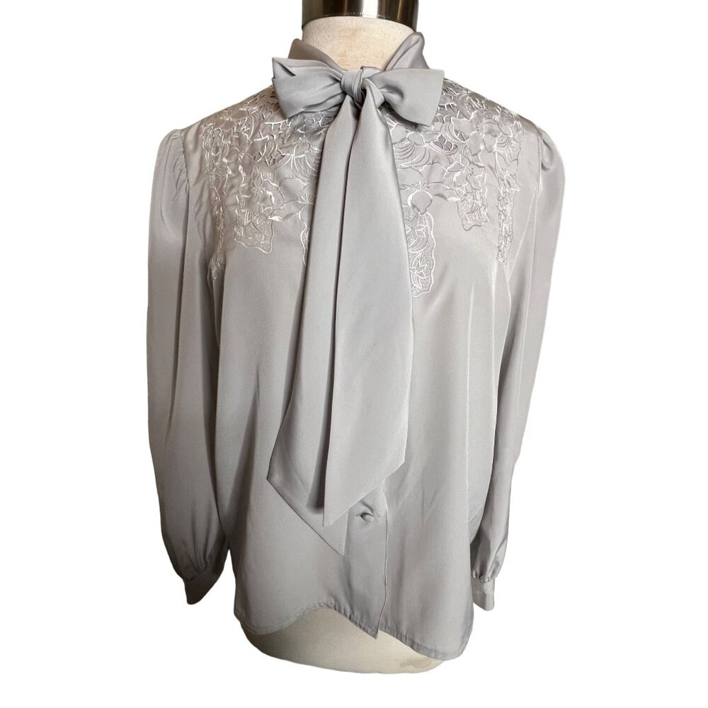 Tess Paris Milano Women’s blouse gray tie long sleeve embroidery elegant corp co